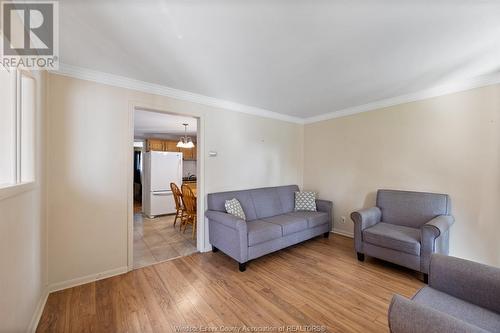 1517 Westminster Boulevard, Windsor, ON - Indoor Photo Showing Living Room