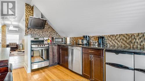 1165 Ouellette Avenue, Windsor, ON - Indoor Photo Showing Kitchen