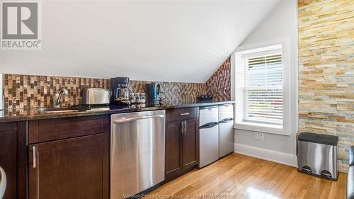 1165 Ouellette Avenue, Windsor, ON - Indoor Photo Showing Kitchen