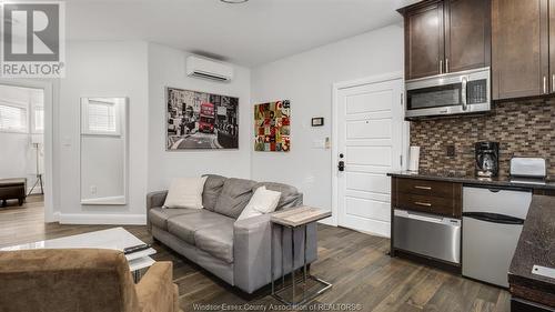 1165 Ouellette Avenue, Windsor, ON - Indoor Photo Showing Living Room