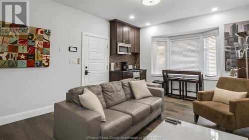 1165 Ouellette Avenue, Windsor, ON - Indoor Photo Showing Living Room