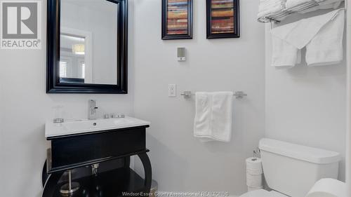 1165 Ouellette Avenue, Windsor, ON - Indoor Photo Showing Bathroom