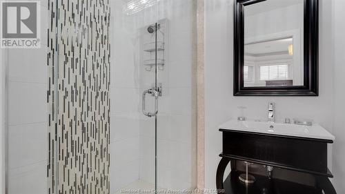 1165 Ouellette Avenue, Windsor, ON - Indoor Photo Showing Bathroom