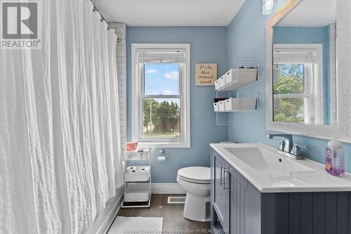 1689 Hickory Road, Windsor, ON - Indoor Photo Showing Bathroom