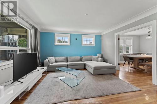 1689 Hickory Road, Windsor, ON - Indoor Photo Showing Living Room