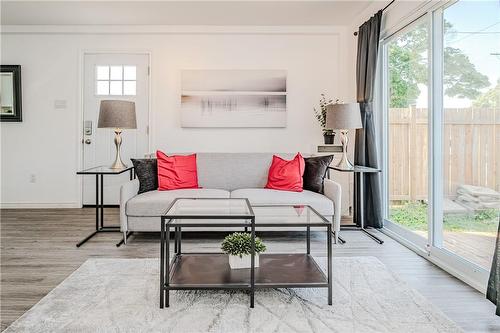 127 East 33Rd Street, Hamilton, ON - Indoor Photo Showing Living Room