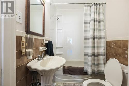 629 Edinborough Street, Windsor, ON - Indoor Photo Showing Bathroom