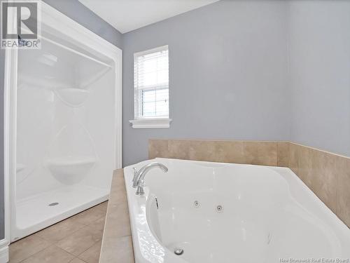 147 Belle Foret, Dieppe, NB - Indoor Photo Showing Bathroom