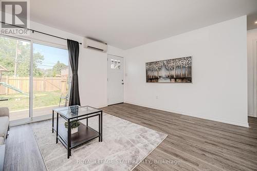 127 East 33Rd Street, Hamilton, ON - Indoor Photo Showing Living Room