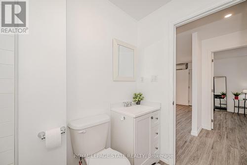 127 East 33Rd Street, Hamilton (Raleigh), ON - Indoor Photo Showing Bathroom