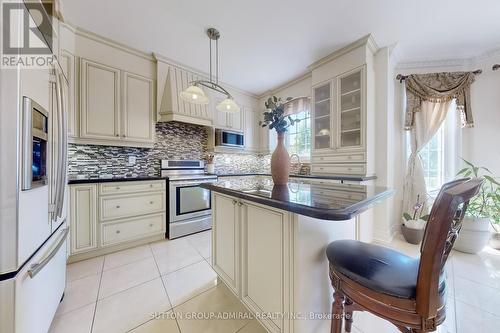 63 Glenheron Crescent, Vaughan (Patterson), ON - Indoor Photo Showing Kitchen With Upgraded Kitchen