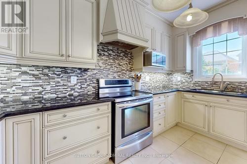 63 Glenheron Crescent, Vaughan (Patterson), ON - Indoor Photo Showing Kitchen With Double Sink With Upgraded Kitchen