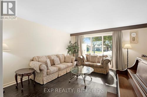 27 Blackbush Drive, Toronto (Mount Olive-Silverstone-Jamestown), ON - Indoor Photo Showing Living Room