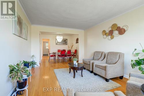 16 Heavitree Drive, Toronto (Downsview-Roding-Cfb), ON - Indoor Photo Showing Living Room