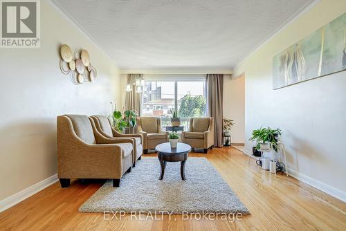 16 Heavitree Drive, Toronto (Downsview-Roding-Cfb), ON - Indoor Photo Showing Living Room