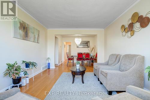 16 Heavitree Drive, Toronto (Downsview-Roding-Cfb), ON - Indoor Photo Showing Living Room