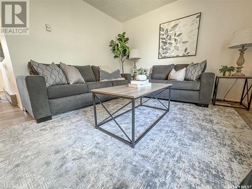 100 Ebenal Way, Mclean, SK - Indoor Photo Showing Living Room