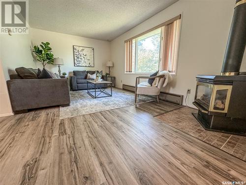 100 Ebenal Way, Mclean, SK - Indoor Photo Showing Living Room