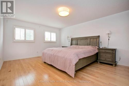 28 Ludford Drive, Richmond Hill, ON - Indoor Photo Showing Bedroom