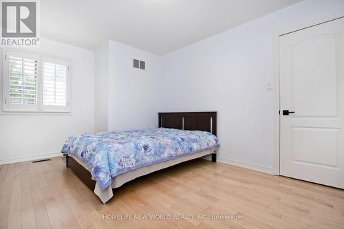 28 Ludford Drive, Richmond Hill, ON - Indoor Photo Showing Bedroom