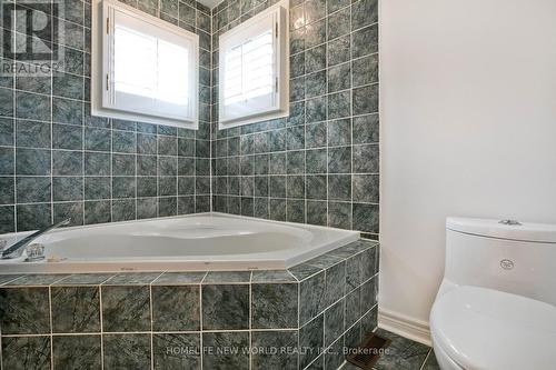 28 Ludford Drive, Richmond Hill, ON - Indoor Photo Showing Bathroom