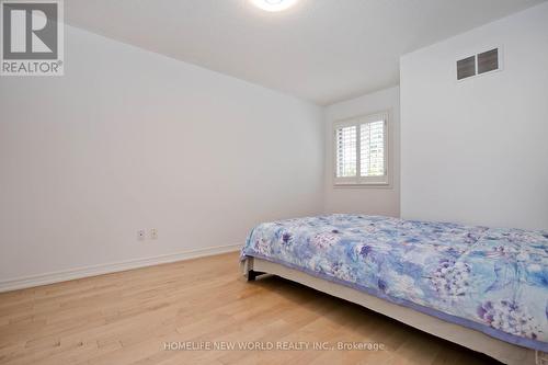 28 Ludford Drive, Richmond Hill, ON - Indoor Photo Showing Bedroom