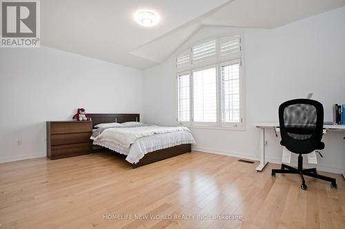 28 Ludford Drive, Richmond Hill, ON - Indoor Photo Showing Bedroom