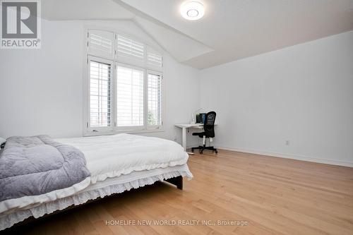 28 Ludford Drive, Richmond Hill, ON - Indoor Photo Showing Bedroom