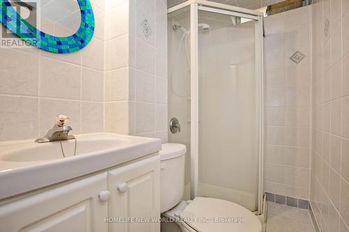 28 Ludford Drive, Richmond Hill, ON - Indoor Photo Showing Bathroom