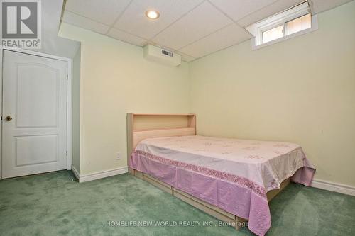 28 Ludford Drive, Richmond Hill, ON - Indoor Photo Showing Bedroom