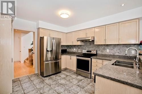 28 Ludford Drive, Richmond Hill, ON - Indoor Photo Showing Kitchen With Double Sink