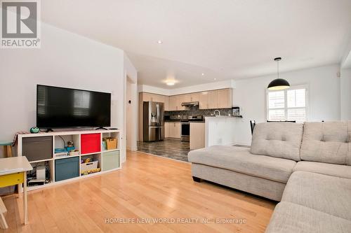 28 Ludford Drive, Richmond Hill, ON - Indoor Photo Showing Living Room