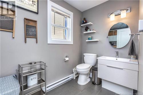 215 Gaspe, Dieppe, NB - Indoor Photo Showing Bathroom