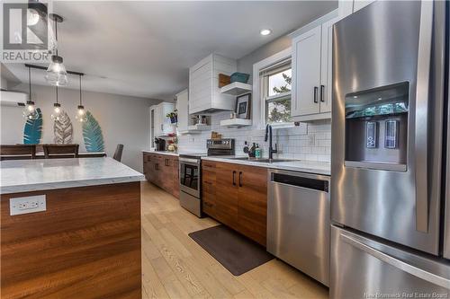 215 Gaspe, Dieppe, NB - Indoor Photo Showing Kitchen