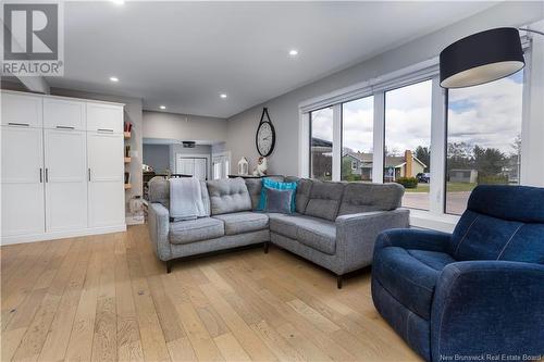 215 Gaspe, Dieppe, NB - Indoor Photo Showing Living Room