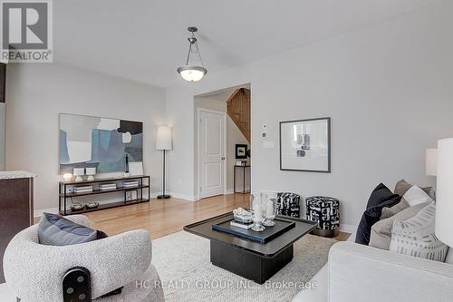 2605 Cerise Manor, Pickering, ON - Indoor Photo Showing Living Room