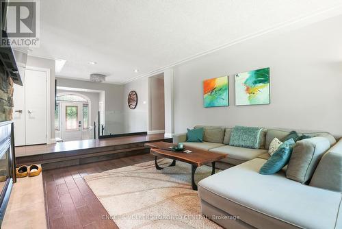 9 Green Pine Avenue, Springwater (Midhurst), ON - Indoor Photo Showing Living Room