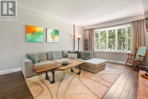 9 Green Pine Avenue, Springwater (Midhurst), ON - Indoor Photo Showing Living Room