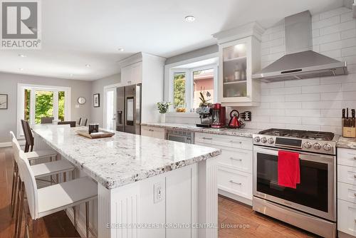 9 Green Pine Avenue, Springwater (Midhurst), ON - Indoor Photo Showing Kitchen With Upgraded Kitchen