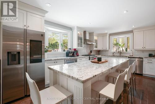 9 Green Pine Avenue, Springwater (Midhurst), ON - Indoor Photo Showing Kitchen With Upgraded Kitchen