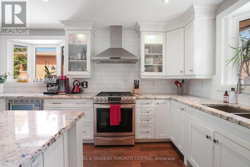 9 Green Pine Avenue, Springwater (Midhurst), ON - Indoor Photo Showing Kitchen With Upgraded Kitchen