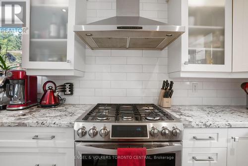 9 Green Pine Avenue, Springwater (Midhurst), ON - Indoor Photo Showing Kitchen With Upgraded Kitchen