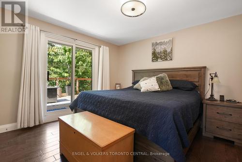 9 Green Pine Avenue, Springwater (Midhurst), ON - Indoor Photo Showing Bedroom