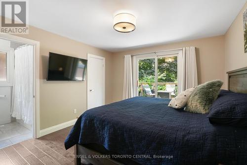 9 Green Pine Avenue, Springwater (Midhurst), ON - Indoor Photo Showing Bedroom