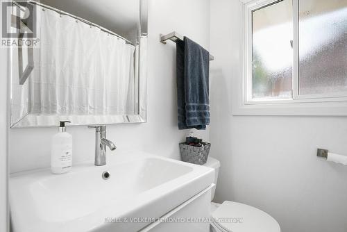 9 Green Pine Avenue, Springwater (Midhurst), ON - Indoor Photo Showing Bathroom