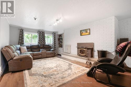 9 Green Pine Avenue, Springwater (Midhurst), ON - Indoor Photo Showing Living Room