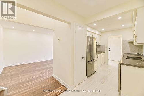 43 Mallard Crescent, Brampton, ON - Indoor Photo Showing Kitchen