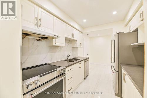 43 Mallard Crescent, Brampton (Central Park), ON - Indoor Photo Showing Kitchen With Double Sink