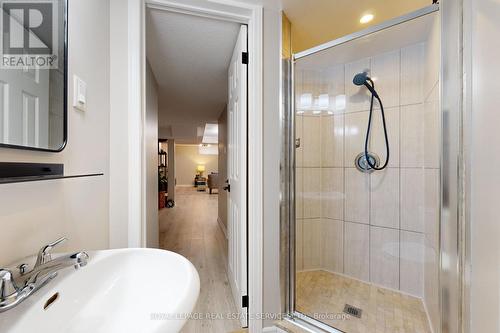 6 - 2215 Cleaver Avenue, Burlington (Headon), ON - Indoor Photo Showing Bathroom