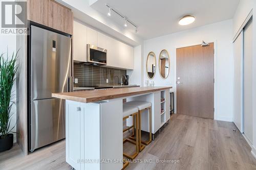 912 - 1787 St Clair Avenue W, Toronto (Weston-Pellam Park), ON - Indoor Photo Showing Kitchen With Stainless Steel Kitchen